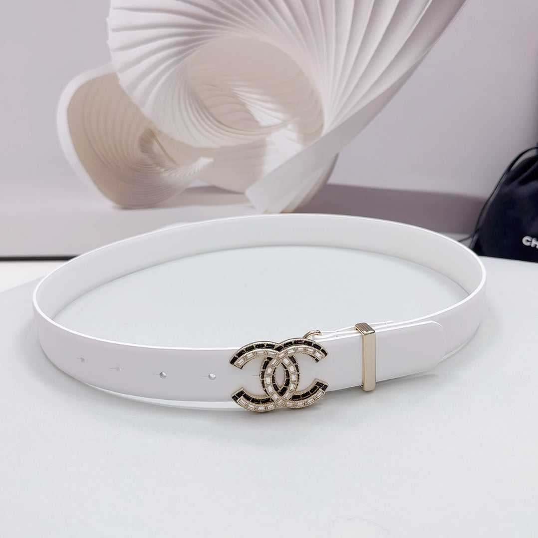 CHANEL 30MM BELT IN WHITE SMOOTH CALFSKIN METAL LOGO