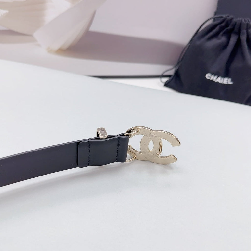 CHANEL 30MM BELT IN BLACK SMOOTH CALFSKIN METAL LOGO