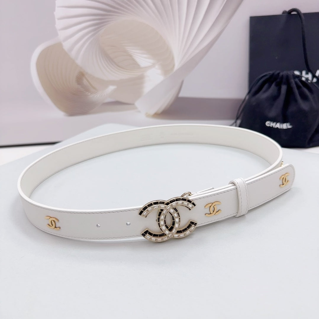 CHANEL 30MM BELT IN WHITE SMOOTH CALFSKIN METAL LOGO GOLD HARDWARE