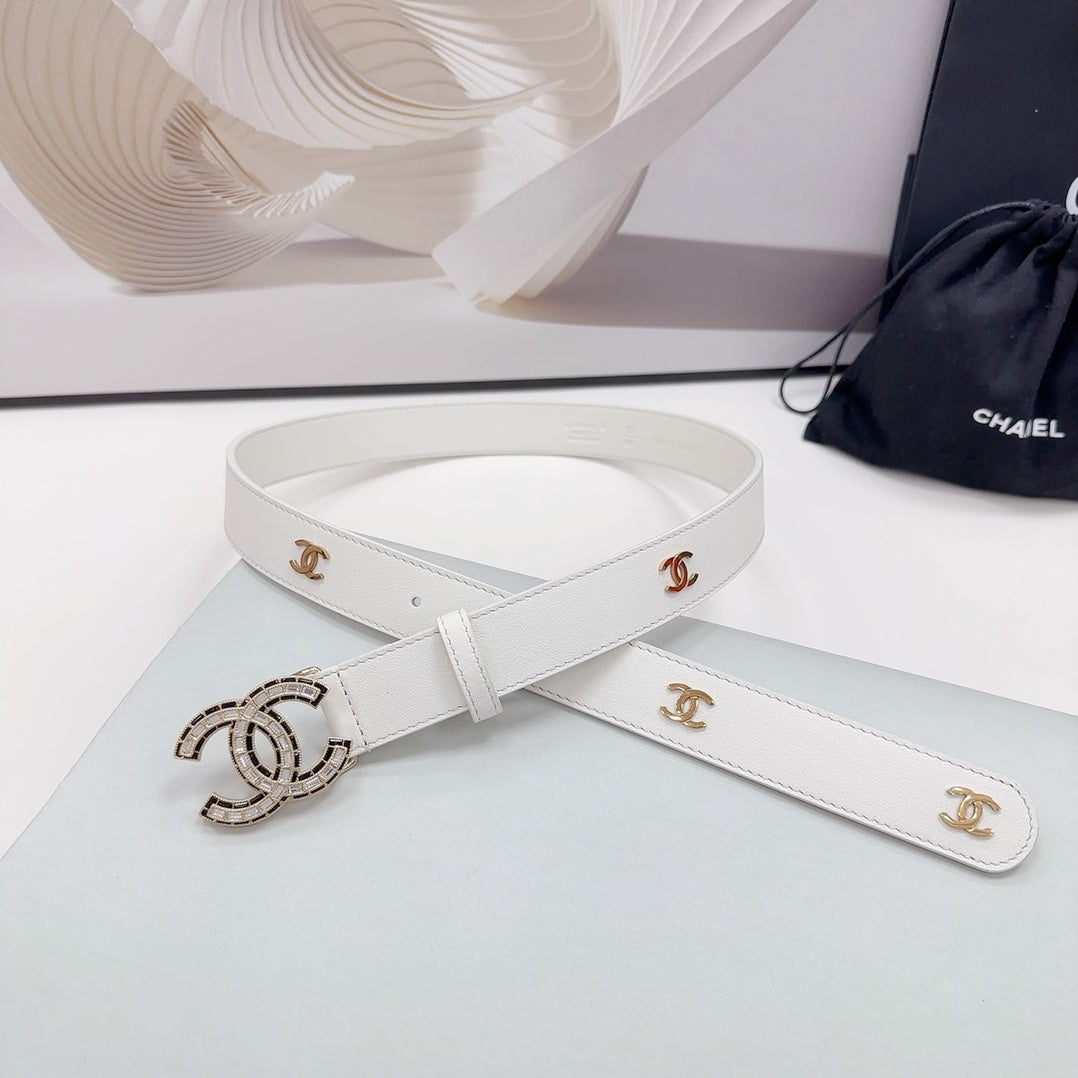 CHANEL 30MM BELT IN WHITE SMOOTH CALFSKIN METAL LOGO GOLD HARDWARE