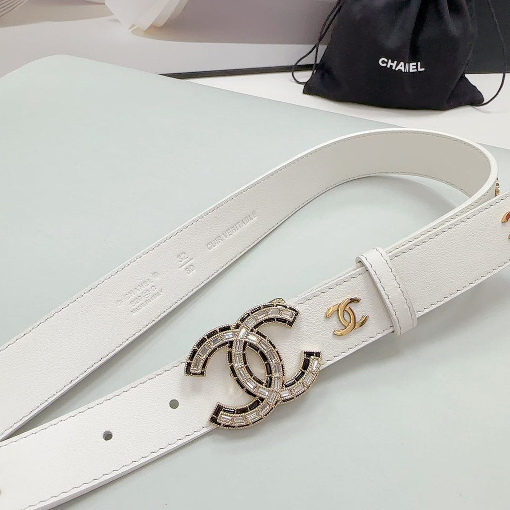 CHANEL 30MM BELT IN WHITE SMOOTH CALFSKIN METAL LOGO GOLD HARDWARE
