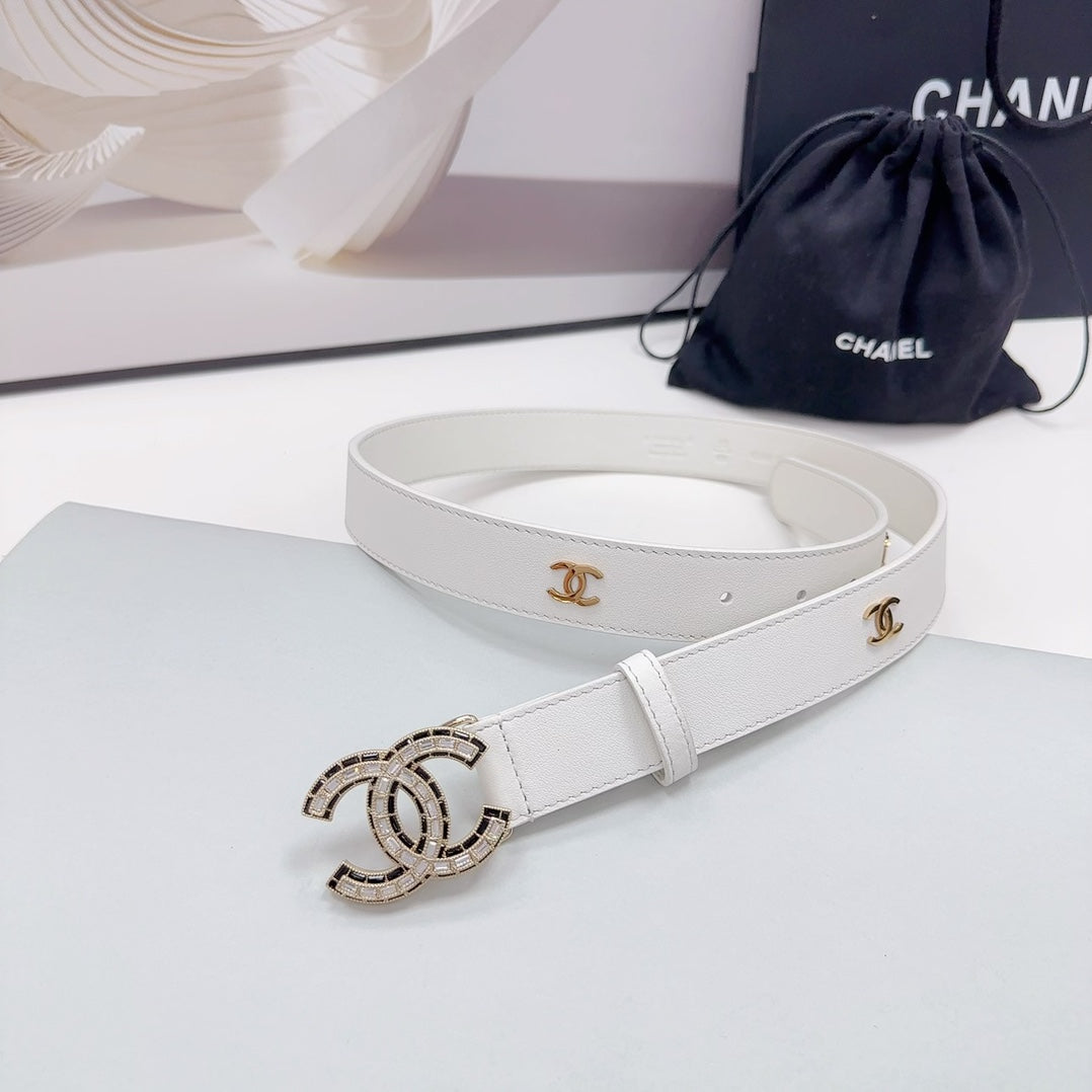 CHANEL 30MM BELT IN WHITE SMOOTH CALFSKIN METAL LOGO GOLD HARDWARE