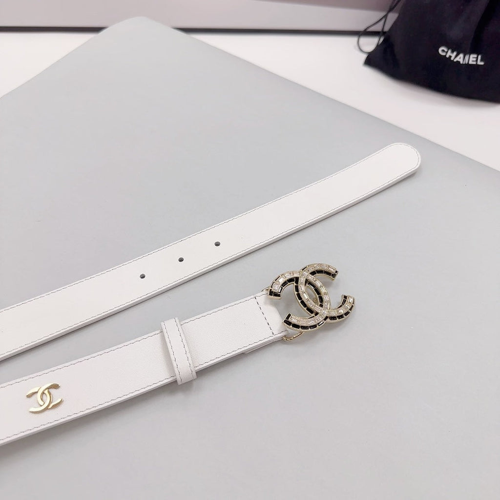 CHANEL 30MM BELT IN WHITE SMOOTH CALFSKIN METAL LOGO GOLD HARDWARE