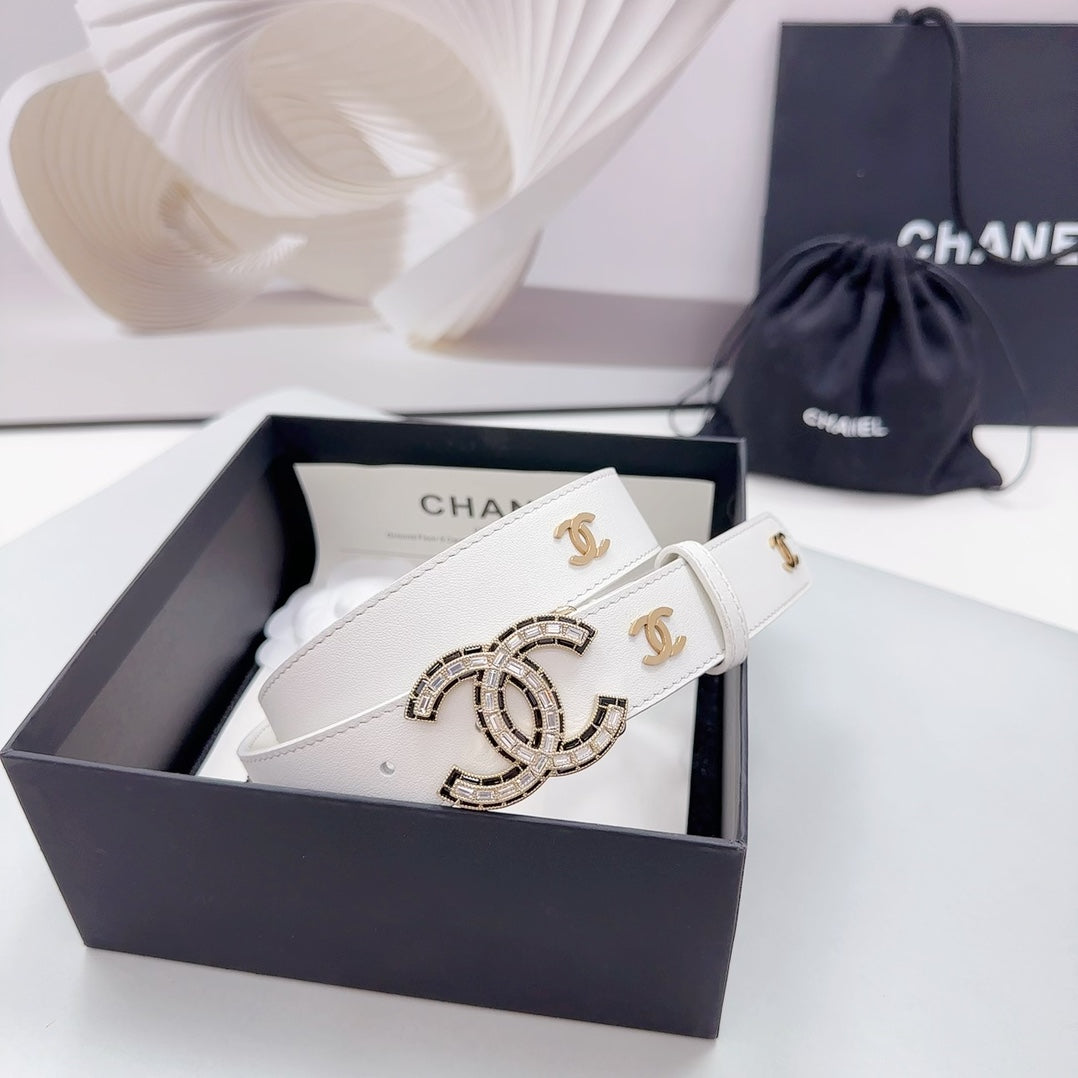 CHANEL 30MM BELT IN WHITE SMOOTH CALFSKIN METAL LOGO GOLD HARDWARE