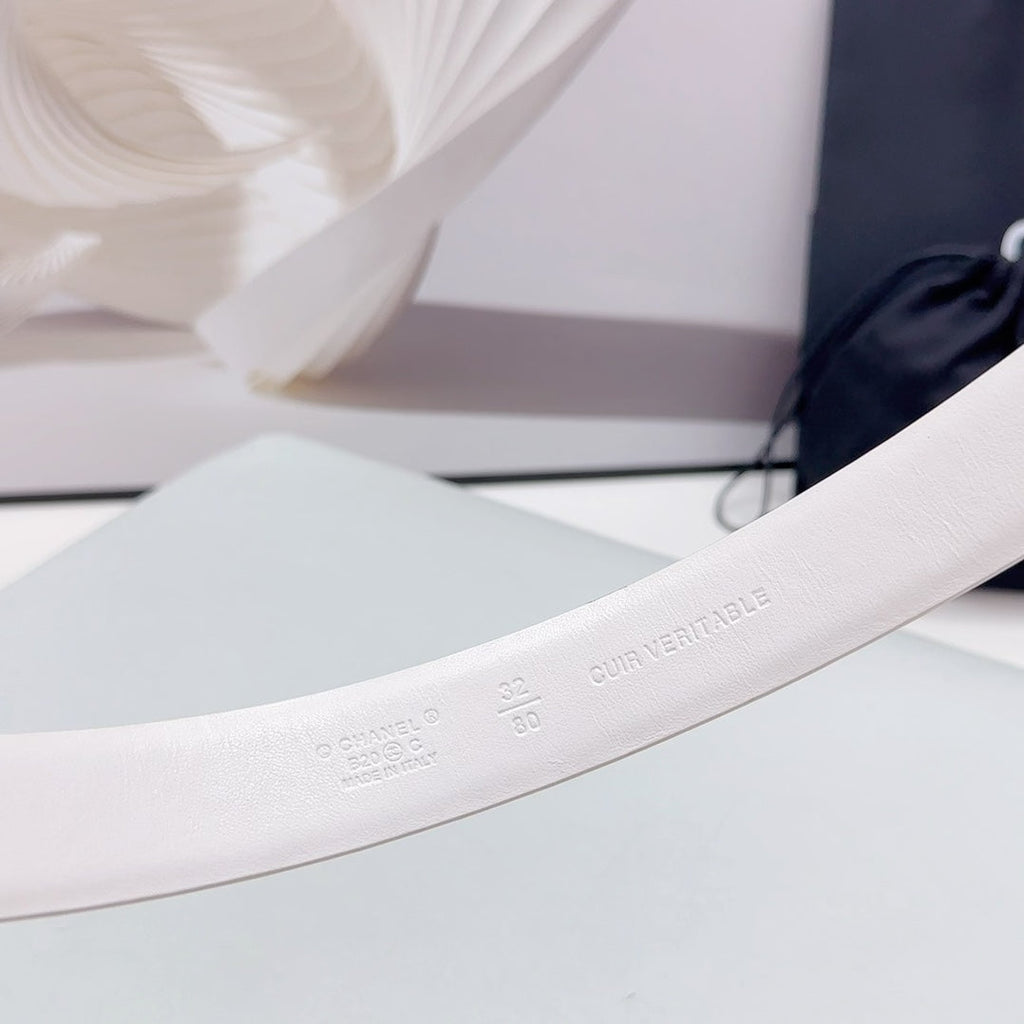 CHANEL 30MM BELT IN WHITE CALFSKIN SILVER HARDWARE ATTACH PEARLS