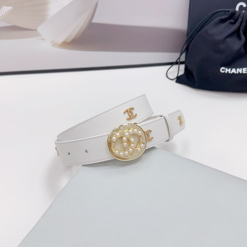 CHANEL 30MM BELT IN WHITE CALFSKIN GOLD HARDWARE ATTACH PEARLS