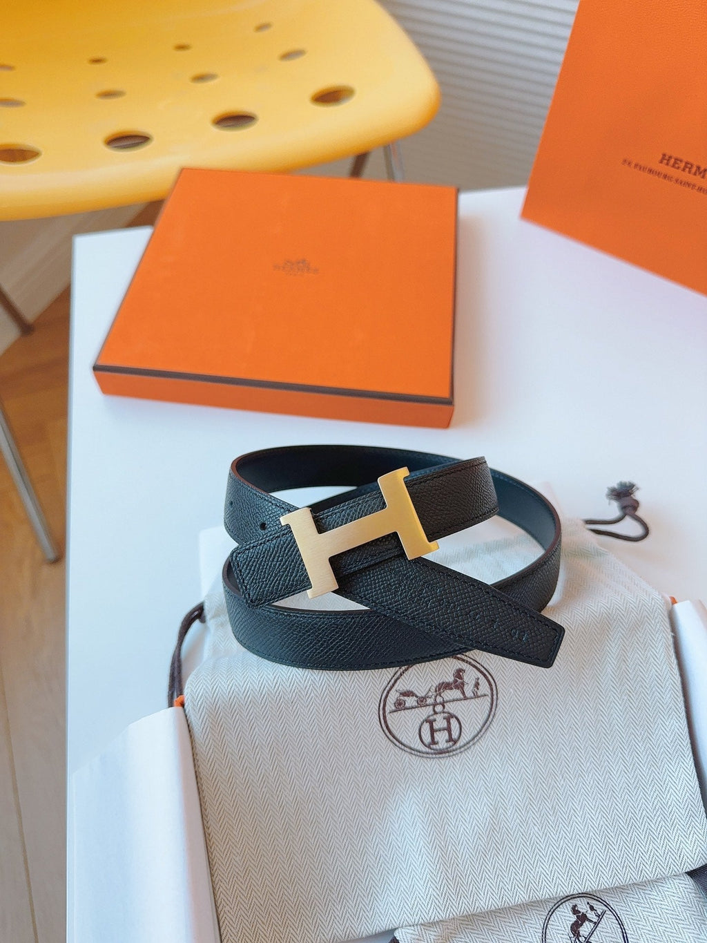 HERMES MINI H BELT BUCKLE & REVERSIBLE BLACK LEATHER STRAP 24 MM GOLD HARDWARE