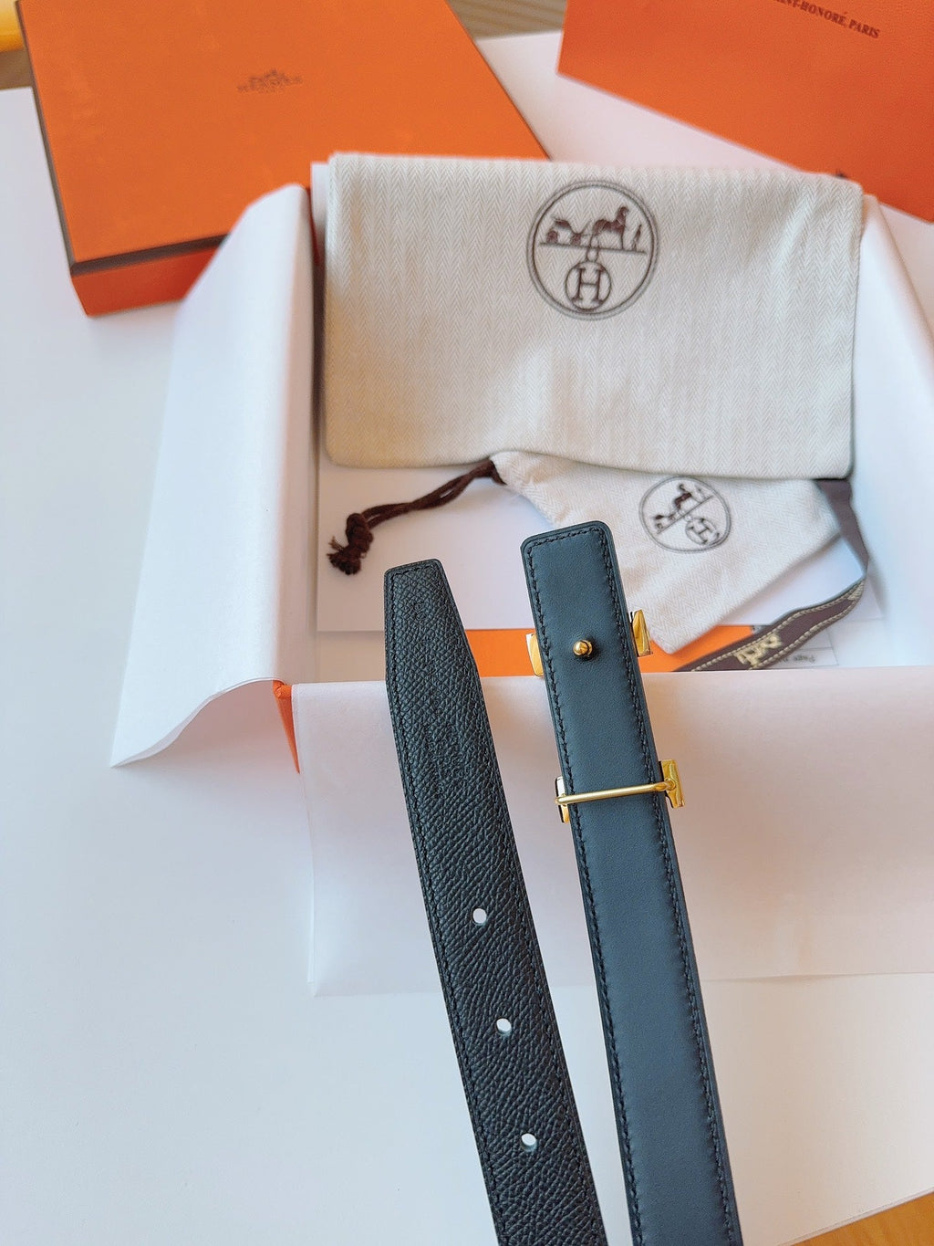 HERMES MINI H BELT BUCKLE & REVERSIBLE BLACK LEATHER STRAP 24 MM GOLD HARDWARE