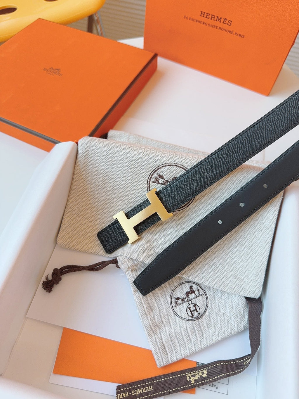 HERMES MINI H BELT BUCKLE & REVERSIBLE BLACK LEATHER STRAP 24 MM GOLD HARDWARE