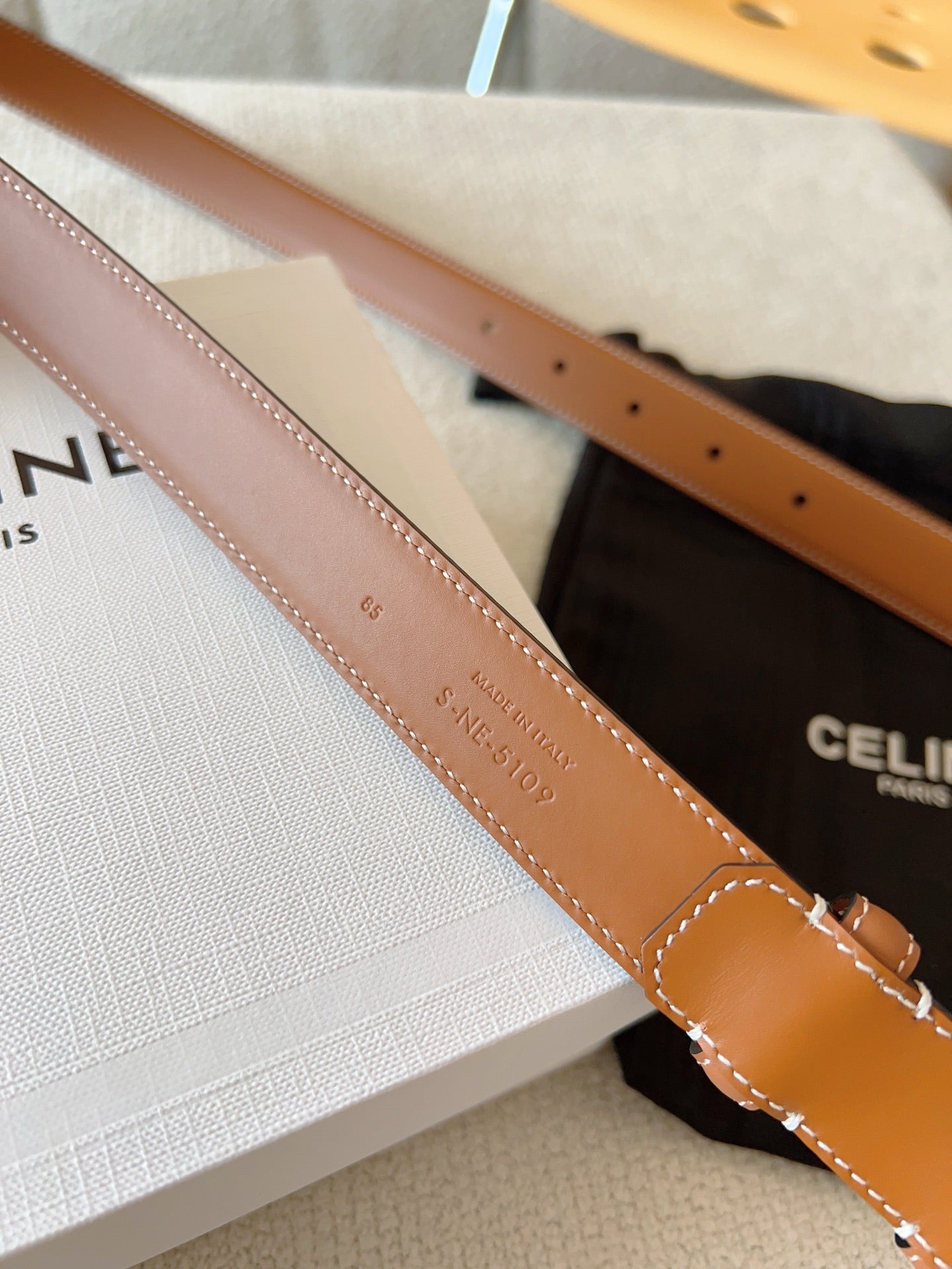CELINE 25S TRIOMPHE BELT 25MM IN CARAMEL CALFSKIN GOLD HARDWARE 585789