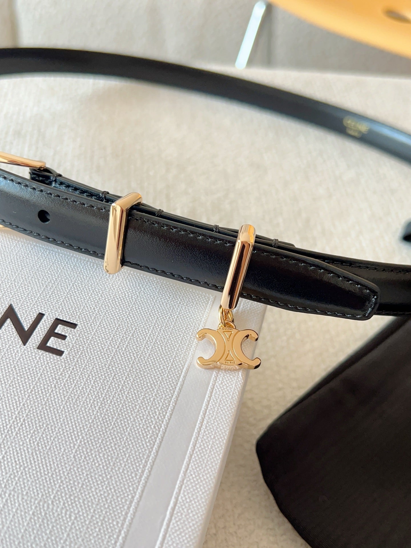 CELINE CL BELT 18MM IN BLACK TAURILLON GLOSSY CALFSKIN GOLD BUCKLE