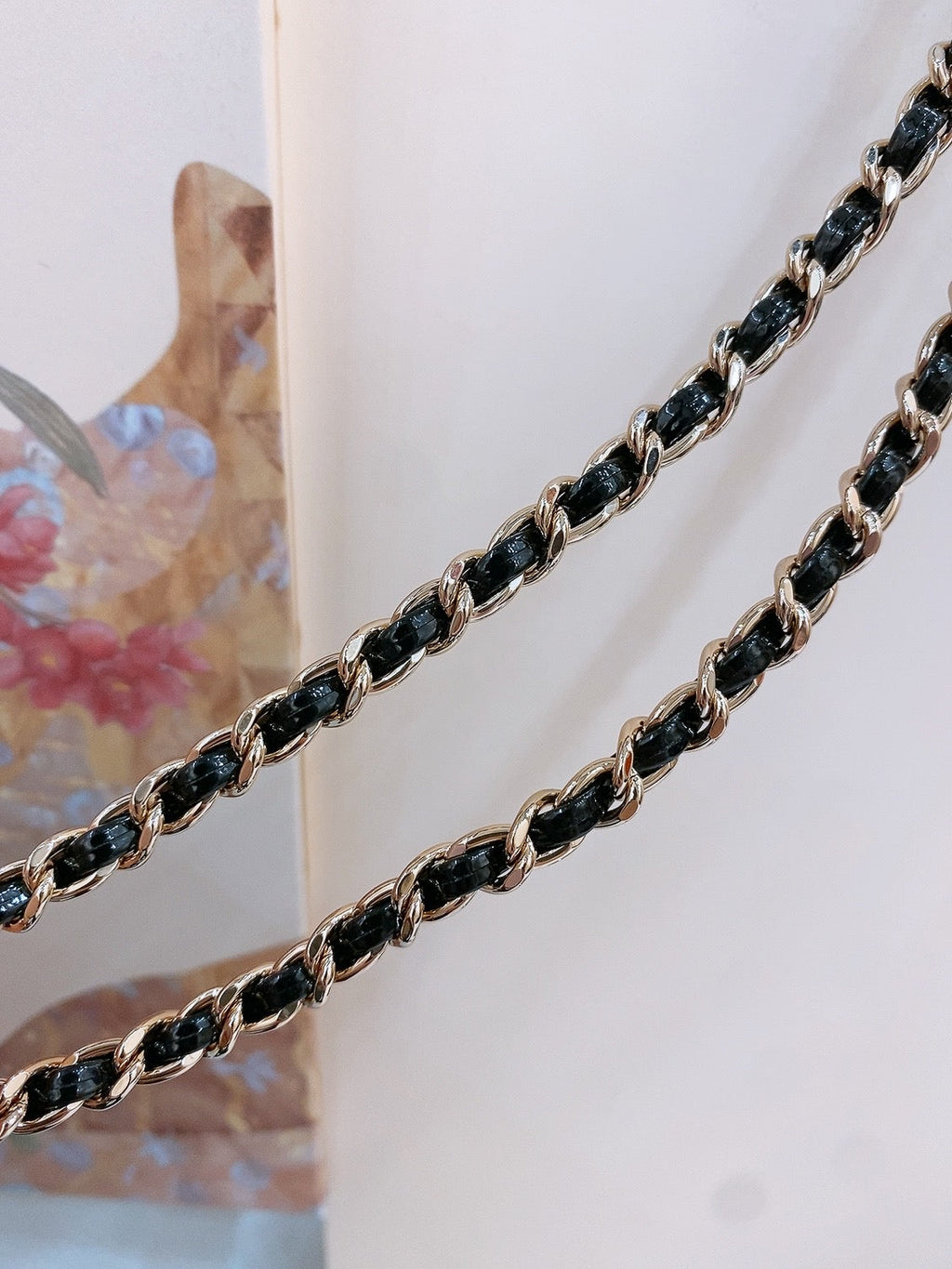 CHANEL CHAIN BELT IN GOLD METAL INTERWOVEN WITH CALFSKIN STRAPS