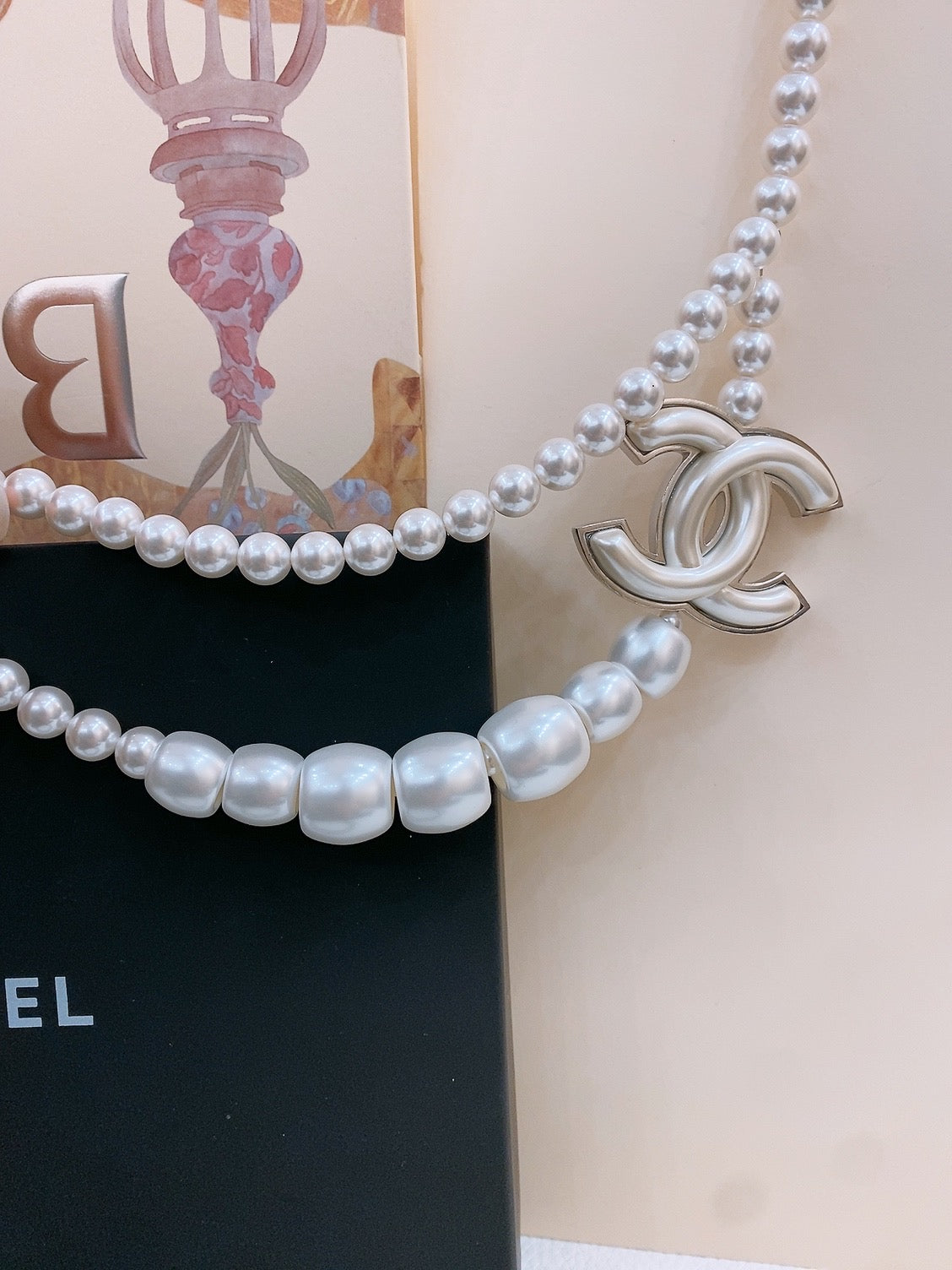 CHANEL CHAIN BELT IN PEARL AND SILVER METAL