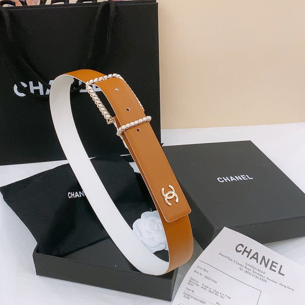 CHANEL BELT 30MM IN BROWN AND WHITE CALFSKIN WITH INTERWOVEN GOLD CHAIN BUCKLE