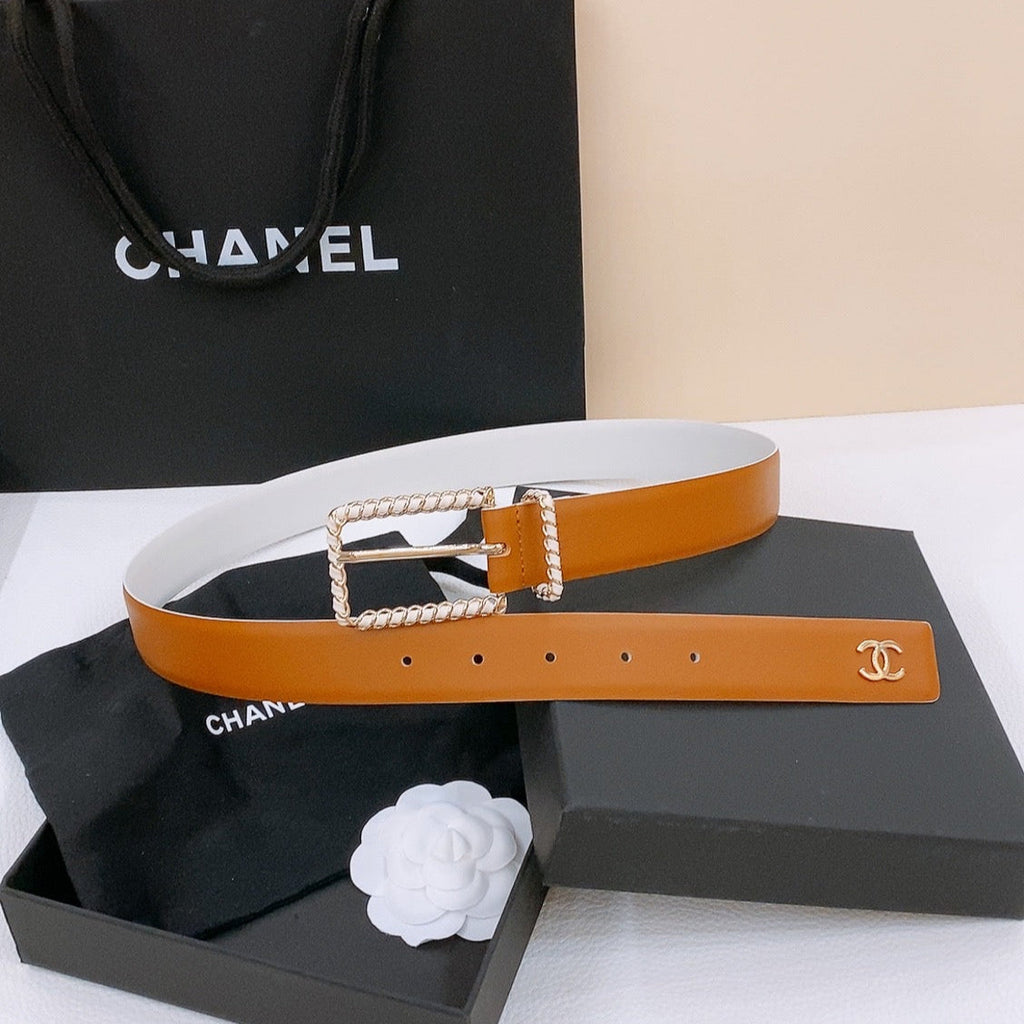 CHANEL BELT 30MM IN BROWN AND WHITE CALFSKIN WITH INTERWOVEN GOLD CHAIN BUCKLE