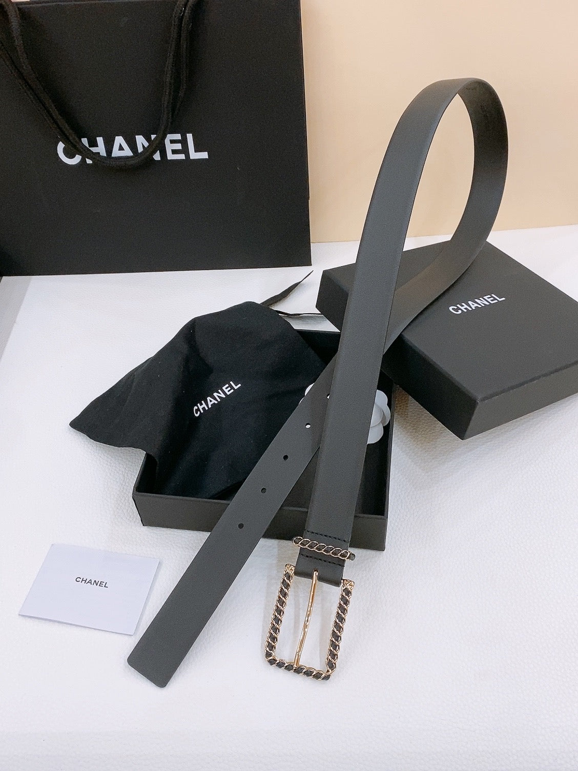 CHANEL BELT 30MM IN BLACK CALFSKIN WITH INTERWOVEN GOLD CHAIN BUCKLE
