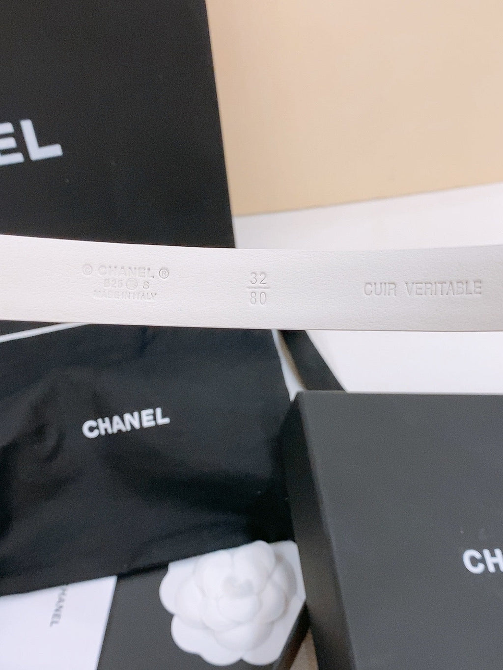 CHANEL DOUBLE C BELT 20MM IN WHITE CALFSKIN WITH GOLD CHAIN INTERWOVEN BUCKLE