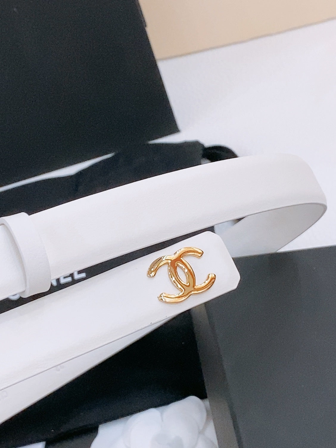 CHANEL DOUBLE C BELT 20MM IN WHITE CALFSKIN WITH GOLD CHAIN INTERWOVEN BUCKLE
