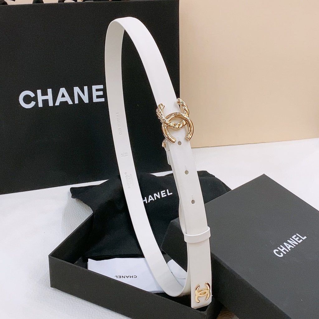 CHANEL DOUBLE C BELT 20MM IN WHITE CALFSKIN WITH GOLD CHAIN INTERWOVEN BUCKLE