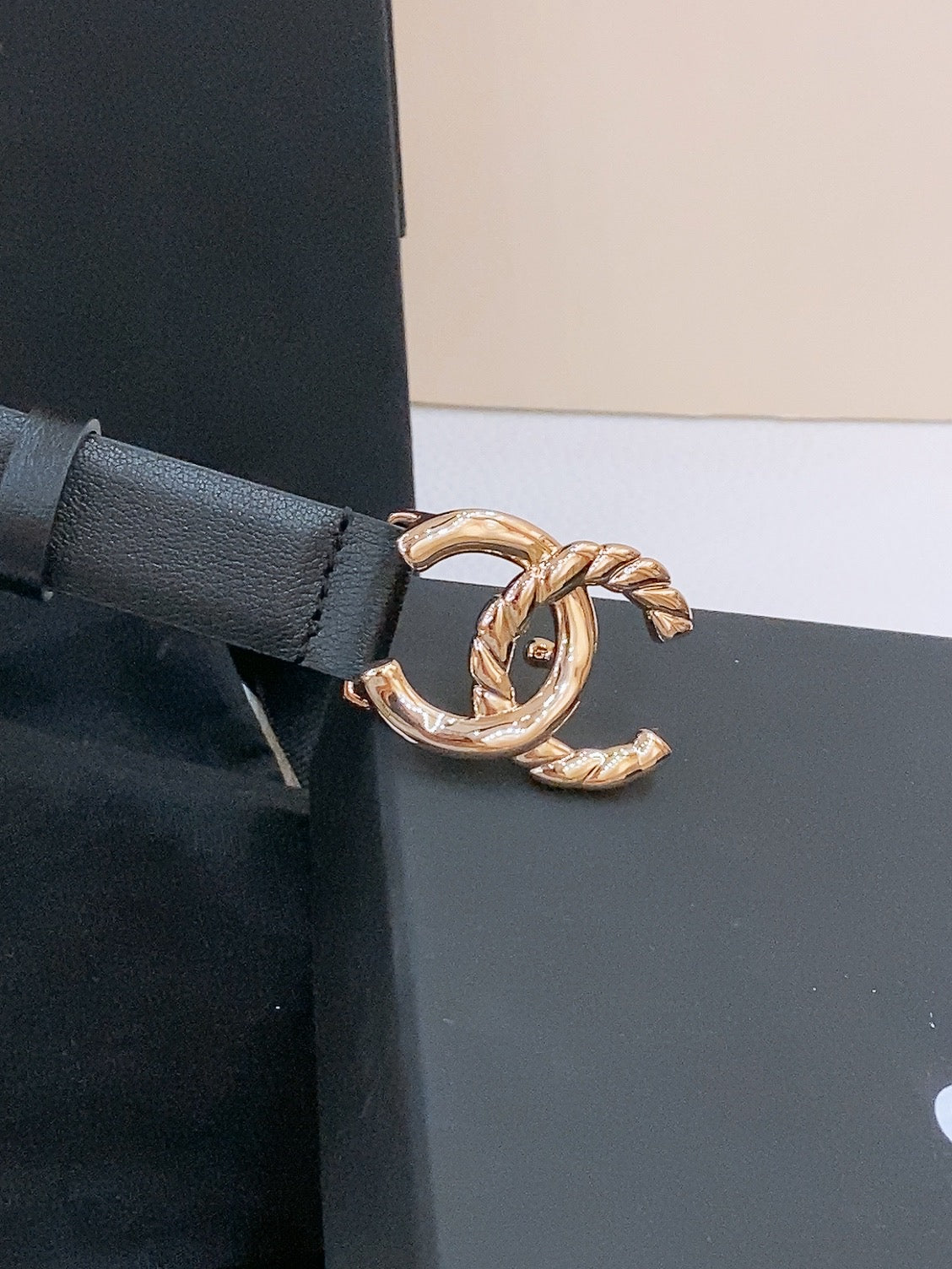 CHANEL DOUBLE C BELT 20MM IN BLACK CALFSKIN WITH GOLD-TONE CHAIN INTERWOVEN BUCKLE