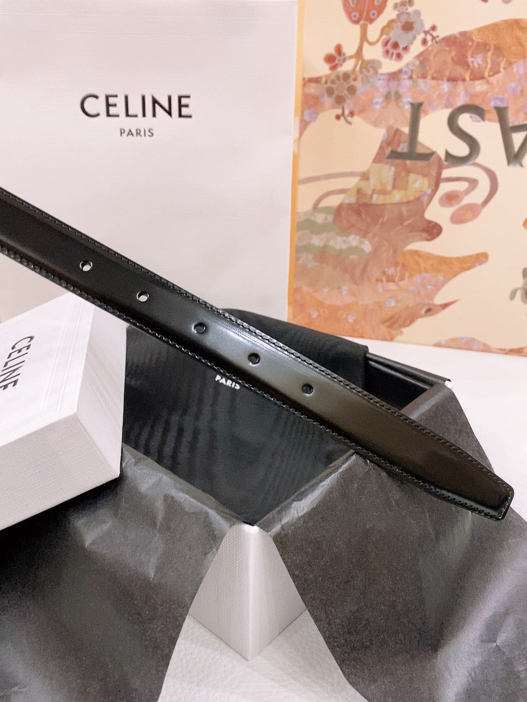 CELINE 25S BELT 25MM REVERSIBLE TRIOMPHE IN WHITE BLACK CALFSKIN 565543