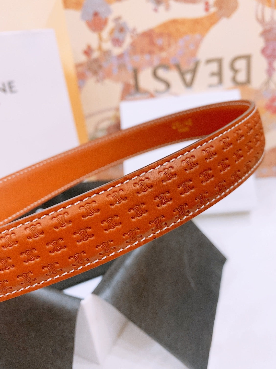 CELINE 25S TRIOMPHE BELT 25MM IN DARK CARAMEL CALFSKIN DEBOSSED LOGO 570964